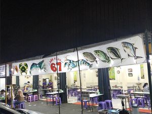Mantul! Ini 5 Warung Tenda Seafood Paling Enak di Jakarta Mantul! Ini 5 Warung Tenda Seafood Paling Enak di Jakarta