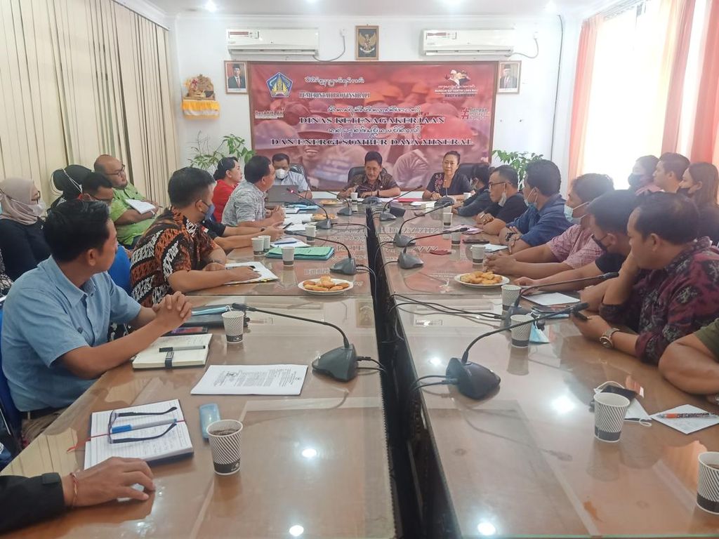 Dugaan Penipuan Ratusan Calon PMI Bali Diatensi Kemnaker Dugaan Penipuan Ratusan Calon PMI Bali Diatensi Kemnaker