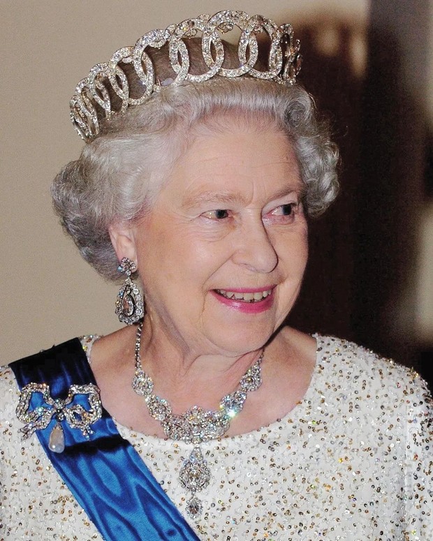 Perhiasan termahal milik Queen Elizabeth II