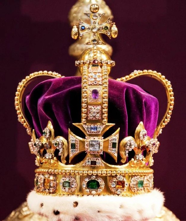 Perhiasan termahal milik Queen Elizabeth II