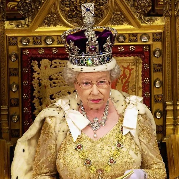 Perhiasan termahal milik Queen Elizabeth II
