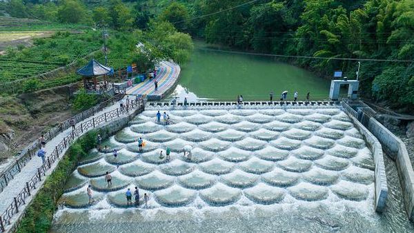Penghalang Arus di China Bentuknya Sisik Ikan, Cocok Buat Foto-foto
