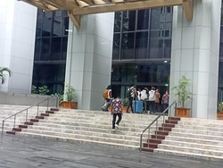 Petugas KPK Datangi MA Usai Hakim Agung Sudrajad Dimyati Jadi Tersangka