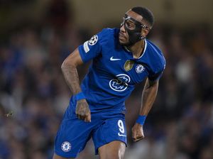 Masih Memble di Chelsea, Aubameyang Dibela Hasselbaink