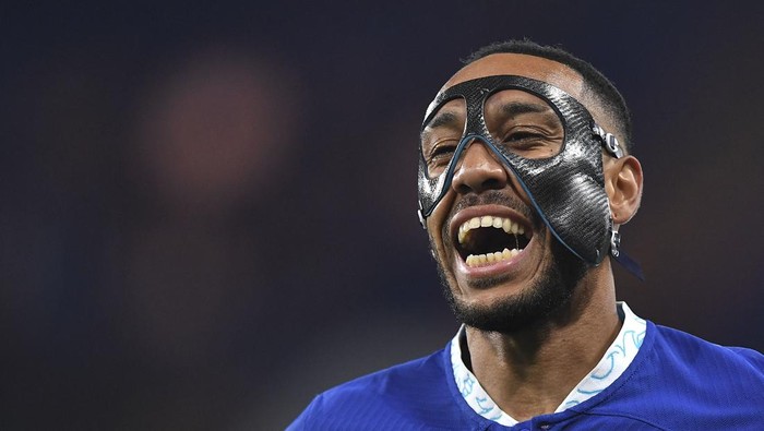 LONDON, ENGLAND - SEPTEMBER 14: Pierre-Emerick Aubameyang of Chelsea laughs during the UEFA Champions League group E match between Chelsea FC and FC Salzburg at Stamford Bridge on September 14, 2022 in London, United Kingdom. (Photo by Vincent Mignott/DeFodi Images via Getty Images)