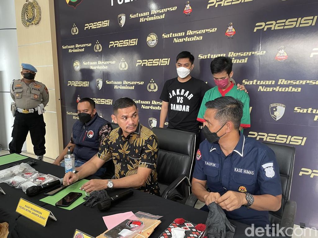 Beli Ganja Via Online, Mahasiswa di Sumedang Ditangkap Beli Ganja Via Online, Mahasiswa di Sumedang Ditangkap