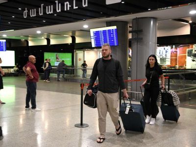 Ramai-ramai Warga Rusia Kabur ke Luar Negeri
