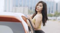 Potret Reva Anwar, Model Seksi Juragan Bisnis Ayam Geprek