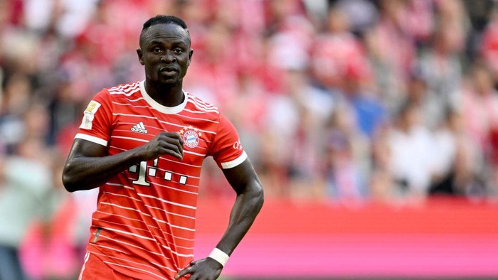 MUNICH, GERMANY - AUGUST 27: Sadio Mane of Bayern Muenchen Looks on during the Bundesliga match between FC Bayern München and Borussia Mönchengladbach at Allianz Arena on August 27, 2022 in Munich, Germany. (Photo by Harry Langer/DeFodi Images via Getty Images)