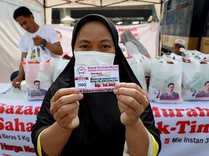 Relawan Sandiaga Gelar Bazar Sembako Murah di Jatinegara