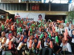 Relawan Sandiaga Beri Pelatihan Bikin Sabun Cuci Piring di Nganjuk