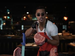 Kekayaan Salt Bae hingga Fakta Menjijikkan di Balik Menu Restoran Kekayaan Salt Bae hingga Fakta Menjijikkan di Balik Menu Restoran