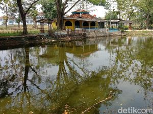 Kutukan Pangeran dan Monyet Penghuni Situs Banjar Indramayu