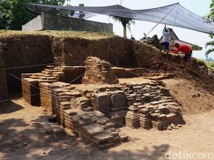 Hari ke-7 Ekskavasi Situs Watesumpak, Diduga Bekas Permukiman Penting Majapahit Hari ke-7 Ekskavasi Situs Watesumpak, Diduga Bekas Permukiman Penting Majapahit