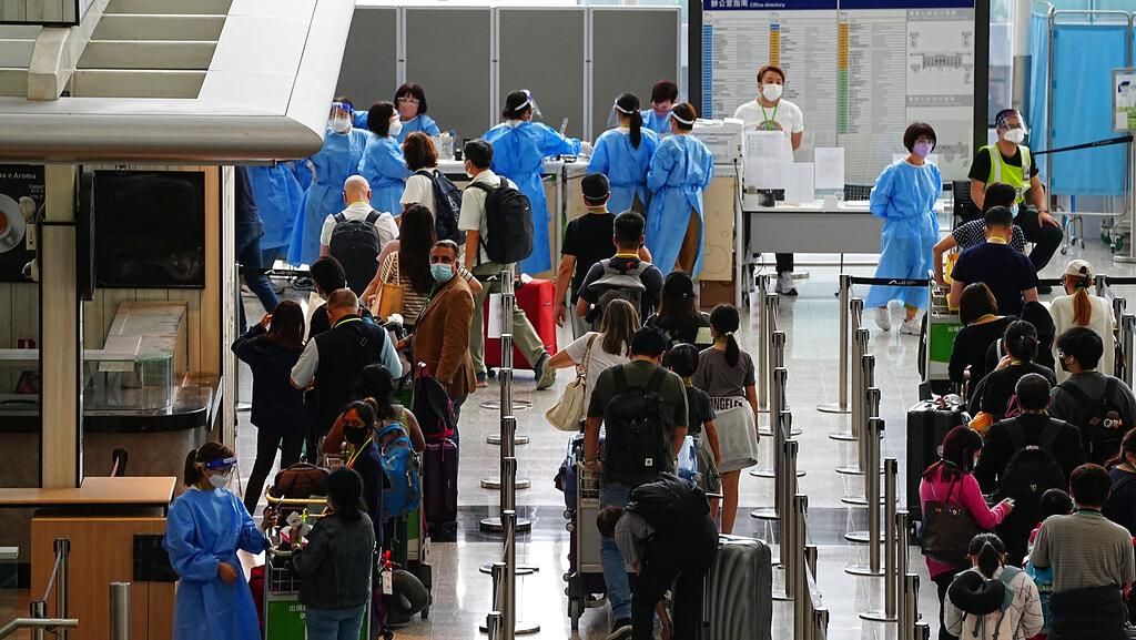 Suasana di Bandara Hong Kong Jelang Dihapusnya Aturan Karantina
