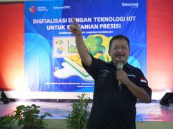 Telkomsel Beri Pelatihan-Bantuan Teknologi IoT ke Petani di Karanganyar