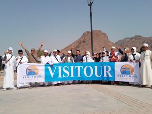 Pascapandemi, Visitour Asia Kembali Terbangkan Jemaah Umrah Pascapandemi, Visitour Asia Kembali Terbangkan Jemaah Umrah