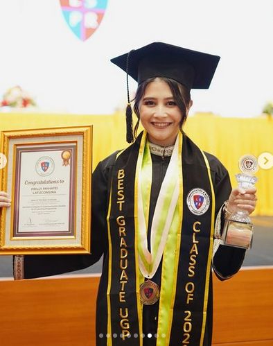 Wisuda prilly latuconsina