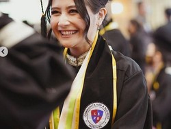 Prilly Latuconsina Jadi Dosen Praktisi di UGM, Mahasiswa Beri Tanggapan Ini