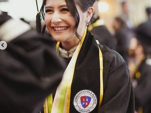Prilly Latuconsina Jadi Dosen Praktisi di UGM, Mahasiswa Beri Tanggapan Ini Prilly Latuconsina Jadi Dosen Praktisi di UGM, Mahasiswa Beri Tanggapan Ini