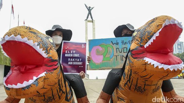 Wow! Ada Dinosaurus Demo Krisis Iklim di Jakarta
