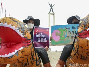 Wow! Ada Dinosaurus Demo Krisis Iklim di Jakarta