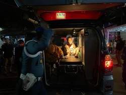 TNI AL Bawa Bocah Indramayu yang Telan Kunci ke RSAL Mintohardjo