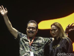 Adam Suseno Nih! Setia Nemenin Inul Ngebor di Pestapora