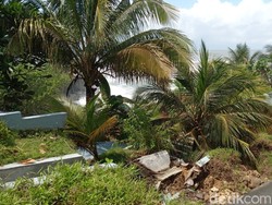Jalan Menuju Pantai Karapyak Pangandaran Terputus gegara Longsor