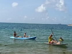 Bule Ramaikan Million Meals Paddle 2022, Donasi untuk Panti di Bali