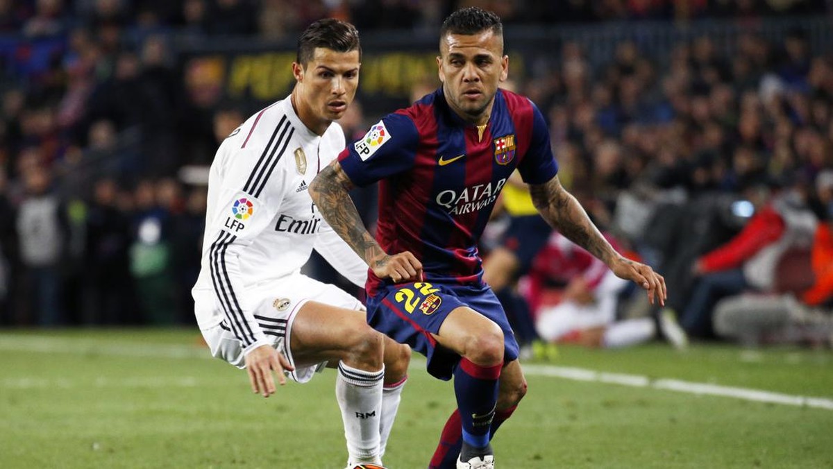 Dani Alves dan Cristiano Ronaldo di El Clasico. (Foto: NurPhoto via Getty Images/NurPhoto)