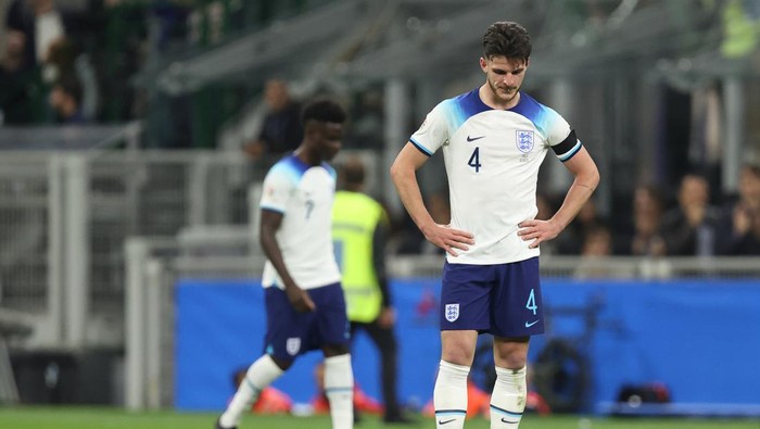 MILAN, ITALY - SEPTEMBER 23: Declan Rice of England dejected during the UEFA Nations League League A Group 3 match between Italy and England at San Siro on September 23, 2022 in Milan, Italy. (Photo by James Williamson - AMA/Getty Images)