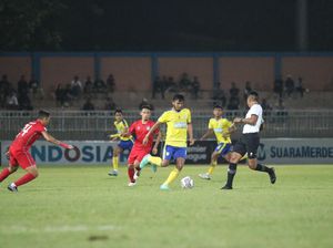Meski Gagal Pecah Telur, Gresik United Curi Poin dari PSCS dengan 10 Pemain Meski Gagal Pecah Telur, Gresik United Curi Poin dari PSCS dengan 10 Pemain