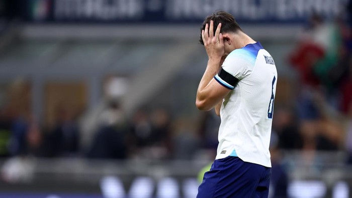 MILAN, ITALY - SEPTEMBER 23: Harry Maguire of England looks dejected during the UEFA Nations League League A Group 3 match between Italy and England at San Siro on September 23, 2022 in Milan, Italy. (Photo by Sportinfoto/DeFodi Images via Getty Images)