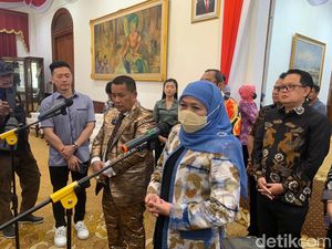 Warga Jatim Dapat Bantuan Hukum dari Hotman Paris, Khofifah: Terima Kasih Warga Jatim Dapat Bantuan Hukum dari Hotman Paris, Khofifah: Terima Kasih