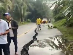 Jalan Lintas Selatan Tasikmalaya-Pangandaran Rusak Parah