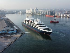 Akhirnya Kapal Pesiar Kembali Berlabuh di Pelabuhan Semarang
