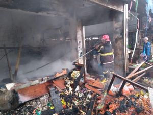 Sempat Terkendala, Pemadaman Kebakaran 22 Kios Pasar di Balaraja Selesai