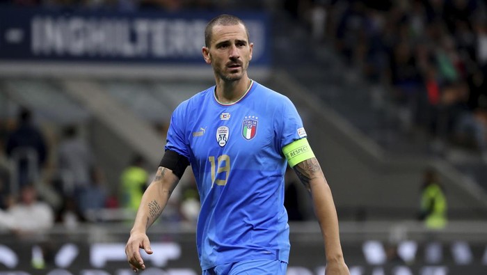 MILAN, ITALY - SEPTEMBER 23: Leonardo Bonucci of Italy looks on during the UEFA Nations League League A Group 3 match between Italy and England at San Siro on September 23, 2022 in Milan, Italy. (Photo by Giuseppe Cottini/Getty Images)