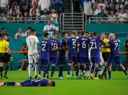 Sini Maju! Messi Dilanggar, Para Pemain Argentina Langsung Pasang Badan