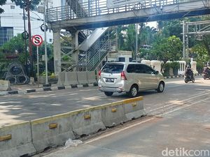 Massa Buruh dan Tani Bubar, Jalan Medan Merdeka Barat Kembali Dibuka
