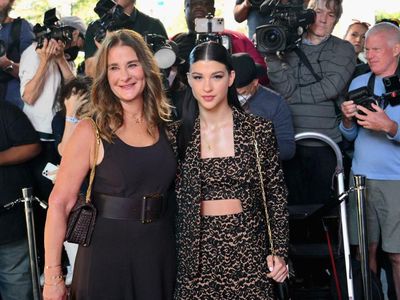 Janda Bill Gates dan Putrinya Tampil Menawan di Acara Michael Kors