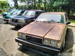 Deretan Mobil Klasik Mejeng di Gedung Sate Bandung