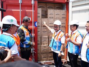 Momen 36 Kontainer Minyakita Dikirim ke Indonesia Timur