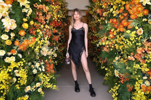 Gaya nyetrik dan fearless ala Behati Prinsloo