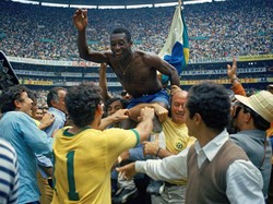 Pele, Berlian dari Lapangan Lumpur