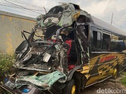 Sasaran Empuk Tabrak Belakang di Tol, Ini Pentingnya Truk Pasang Perisai