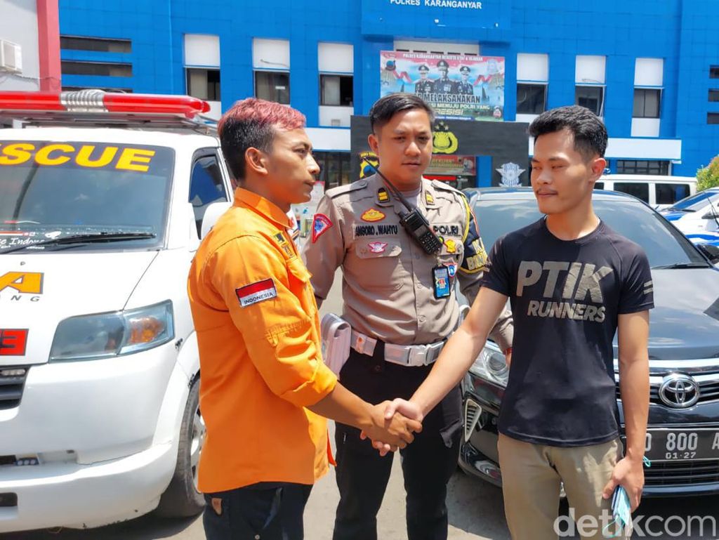 Halangi Laju Ambulans di Karanganyar, Pengemudi Sedan Mewah Minta Maaf Halangi Laju Ambulans di Karanganyar, Pengemudi Sedan Mewah Minta Maaf