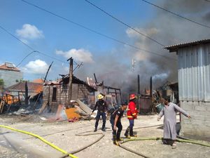 6 Gudang dan Warung Sembako di Denpasar Hangus Terbakar
