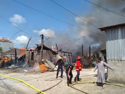 6 Gudang dan Warung Sembako di Denpasar Hangus Terbakar